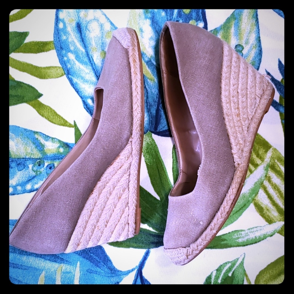 Ann Taylor Beige wedges Size 7.5